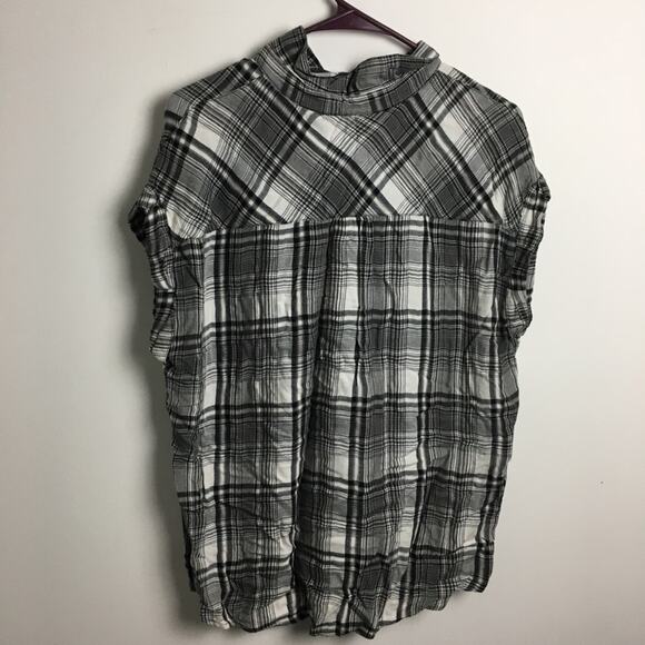 So Sleeveless Button Down Top Gray White Large - Picture 7 of 10